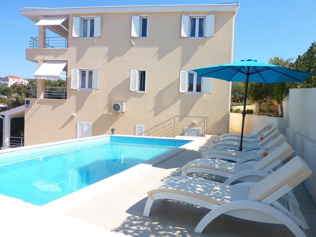 Apartments Villa Laguna With Pool Razanj Bagian luar foto